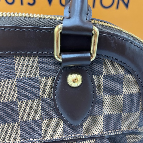Luis Vuitton Damier Ebene Trevi PM - Picture 11 of 12
